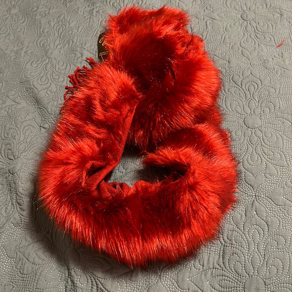 C&D Fashion Design High Quality Red Fur & Fringe Scarf